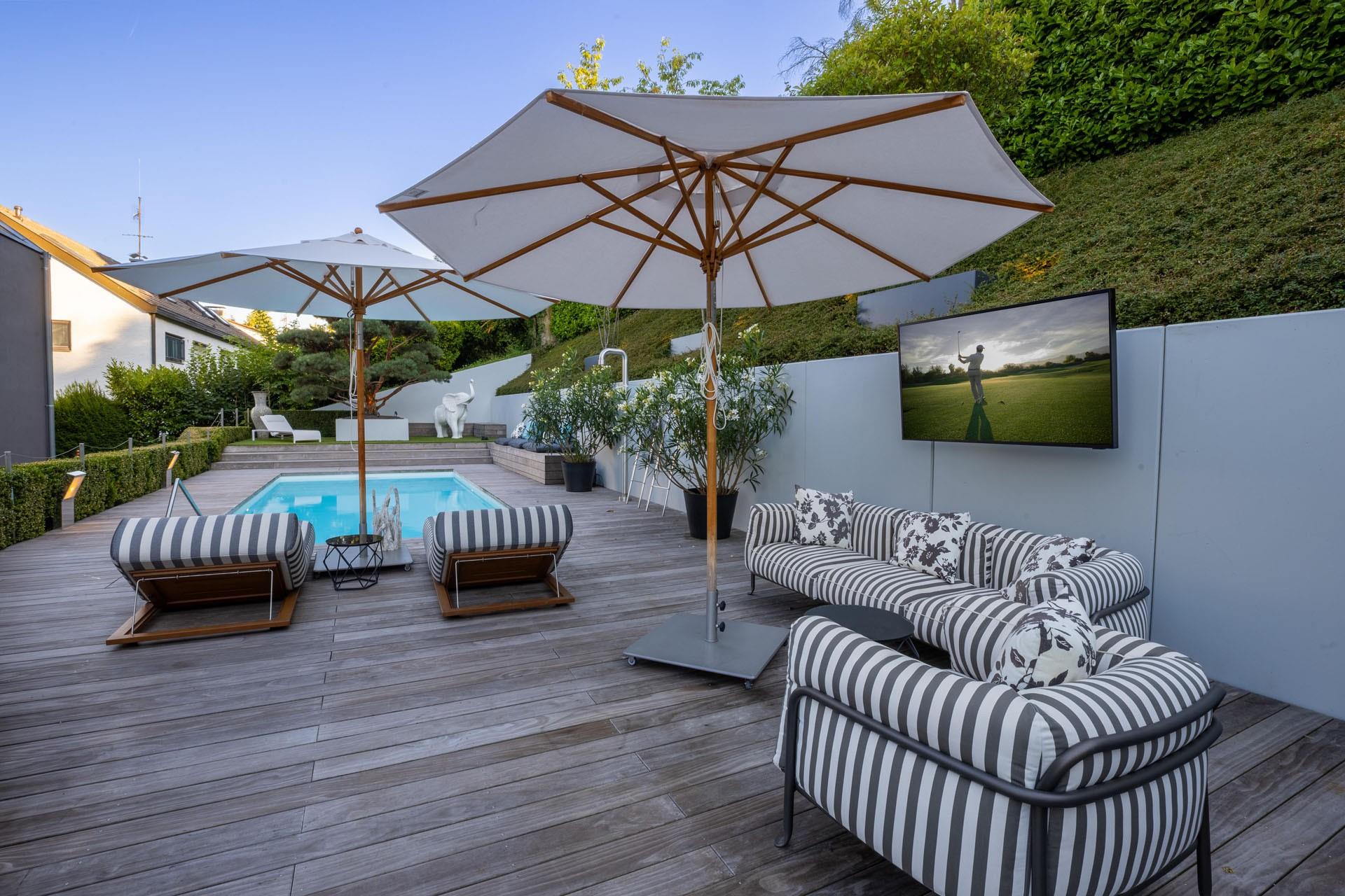 Terrasse mit Pool