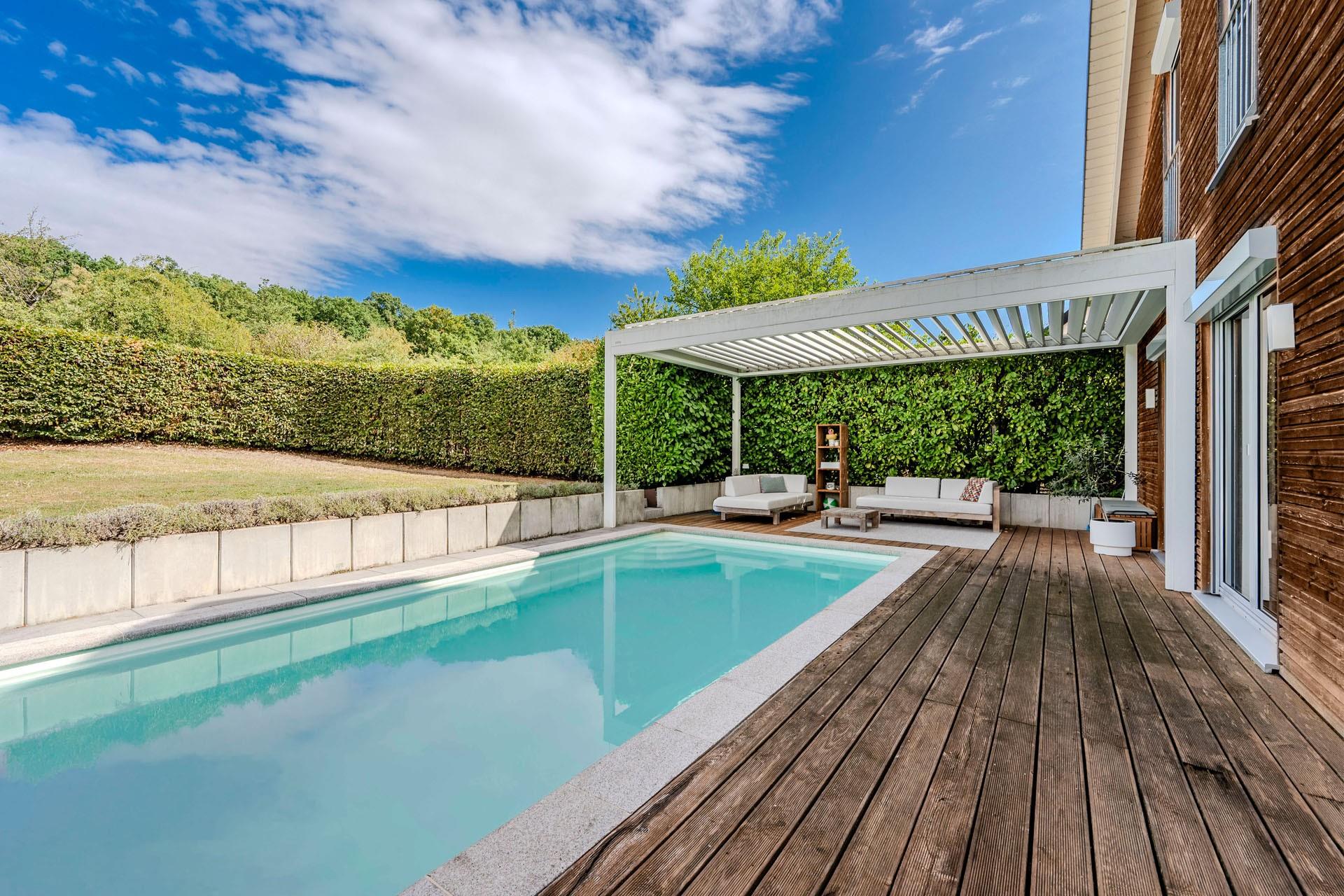 Terrasse mit Pool