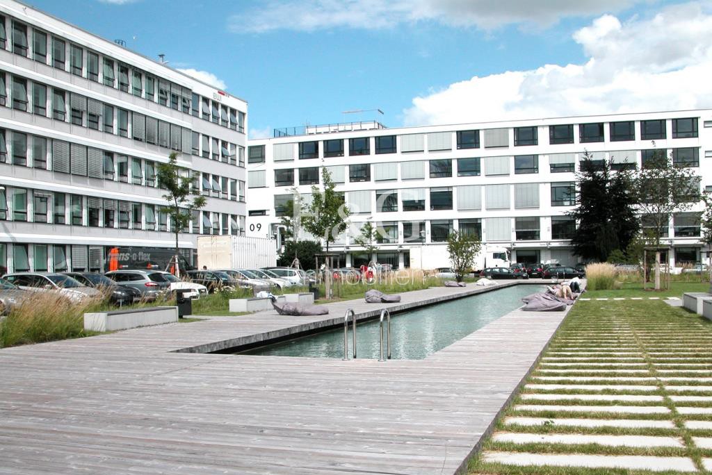 Außenansicht mit Pool